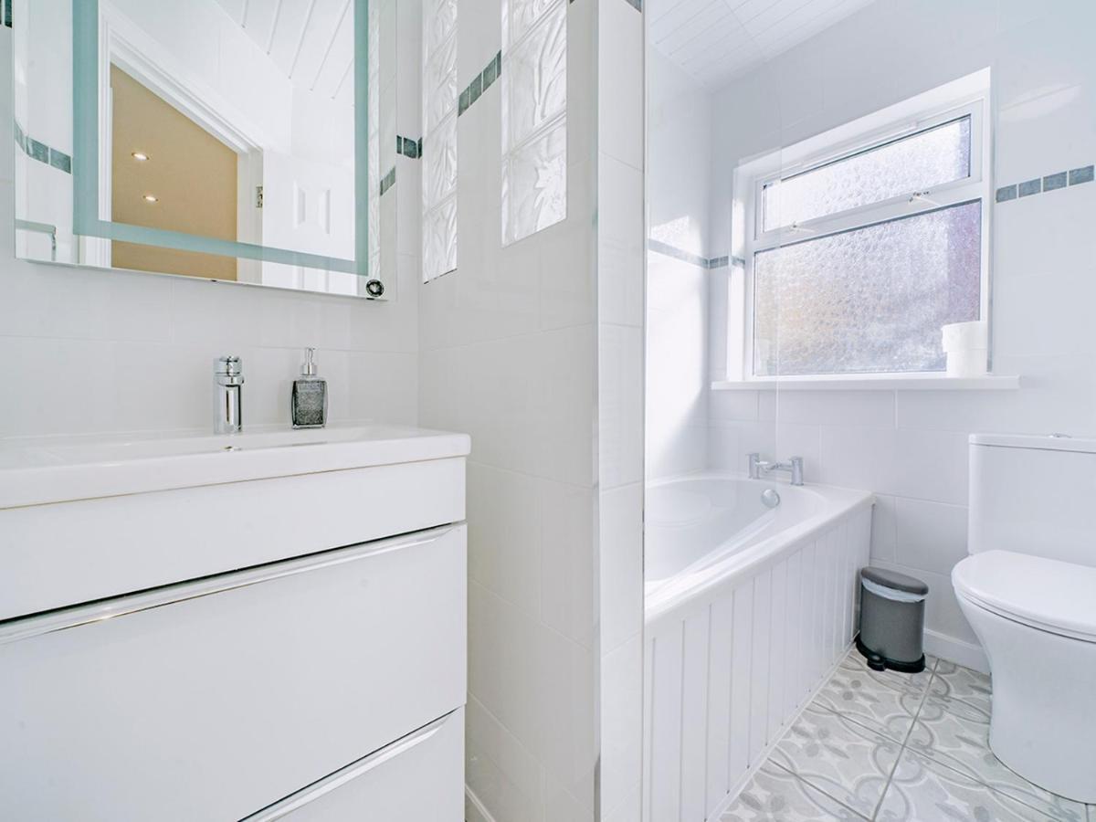 Pass The Keys - Bright & Airy 2Br 2Bath Apt In Perfect Location Belfast Exterior foto